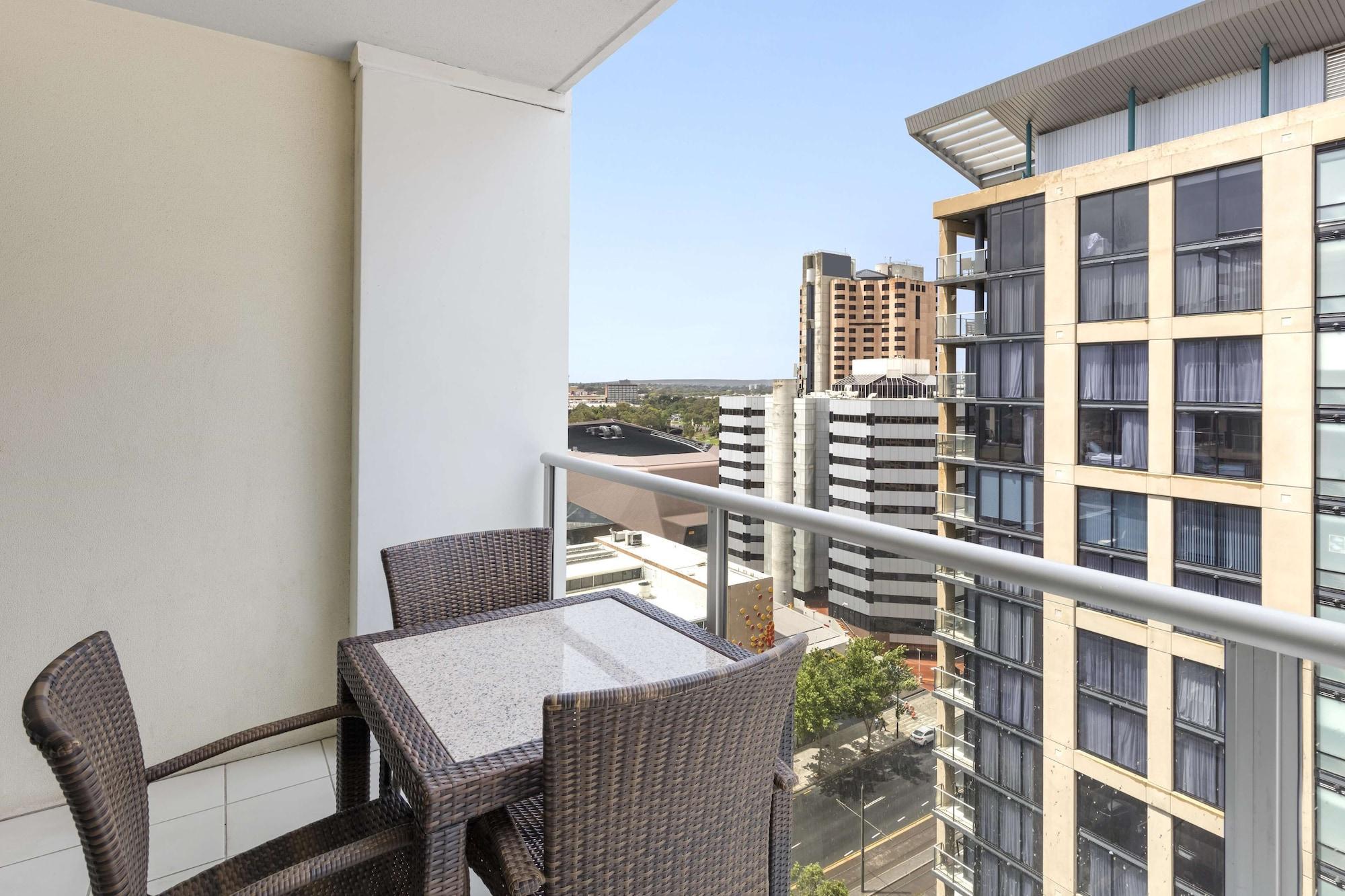 Oaks Adelaide Embassy Suites ภายนอก รูปภาพ
